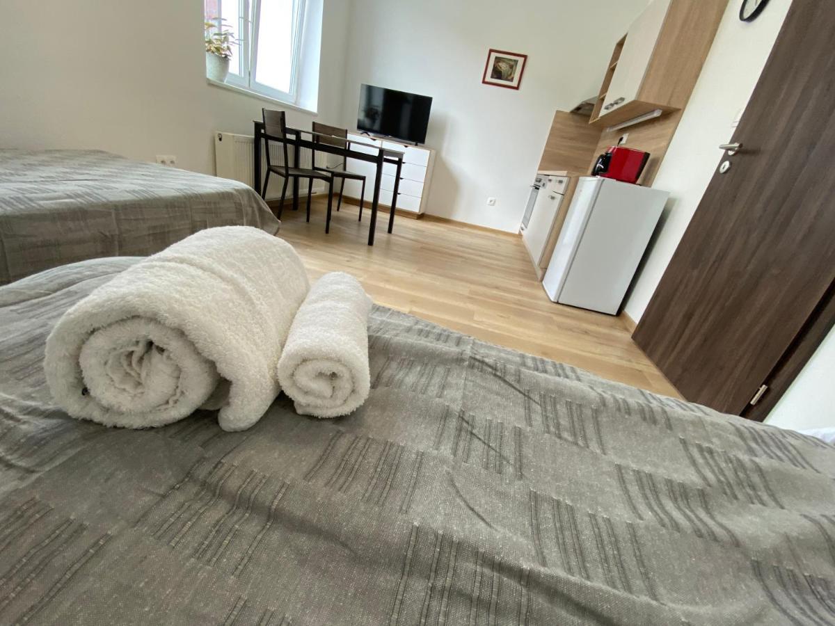 Apartament No. 34 *